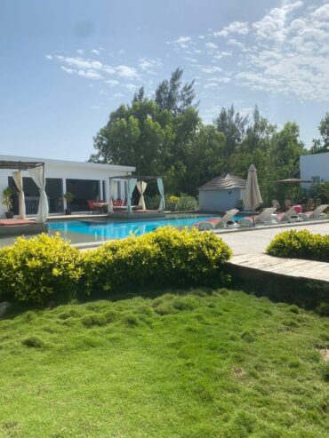 LAC ROSE : Villa à vendre avec piscine – Prix : 320.000.000 FCFA